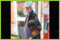 Gary Busey Pulls Pants Down, Exposes Penis to Urinate in Public